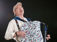 Showeinlage: Auch von abgedeckten Tasten lässt sich Mark nicht beirren.